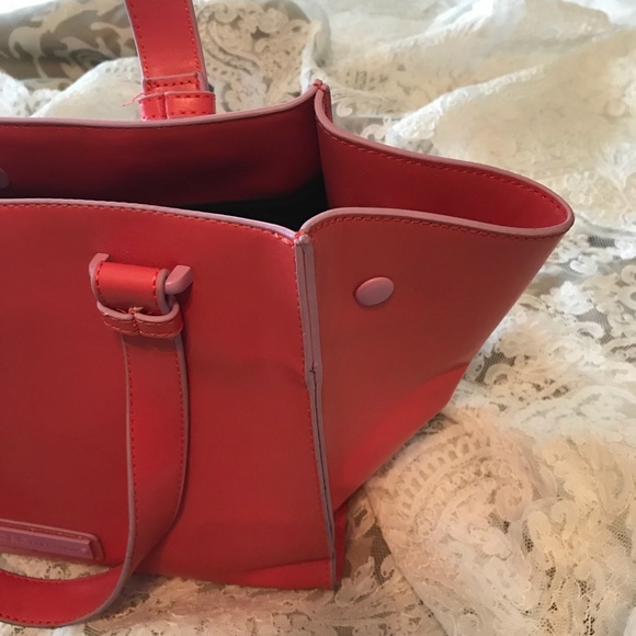 BCBG Generation light coral w/pink trim tote - Picture 5 of 6